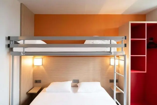 Üç Kişilik Oda (1 Double and 1 Single bed)