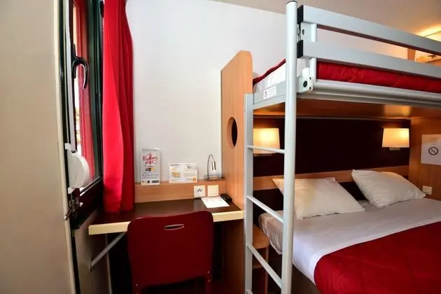 Standard Oda, Birden Çok Yatak (1 Double and 1 Single bed)