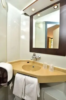 Standard Oda, Birden Çok Yatak (1 Double and 1 Single bed)