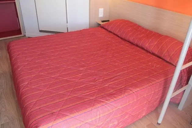 Standard Oda, Birden Çok Yatak (1 Double and 1 Single bed)