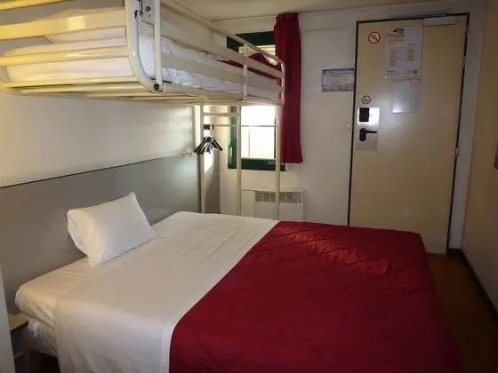 Standard Oda, Birden Çok Yatak (1 Double and 1 Single bed)