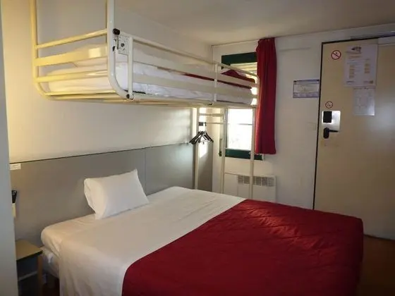 Standard Oda, Birden Çok Yatak (1 Double and 1 Single bed)