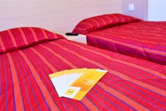 Standard Oda, Birden Çok Yatak (1 Double and 1 Single bed)