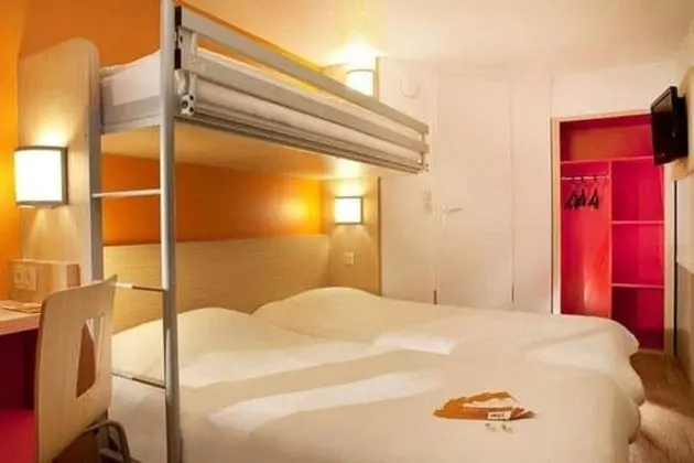 Standard Oda, Birden Çok Yatak (1 Double and 1 Single bed)
