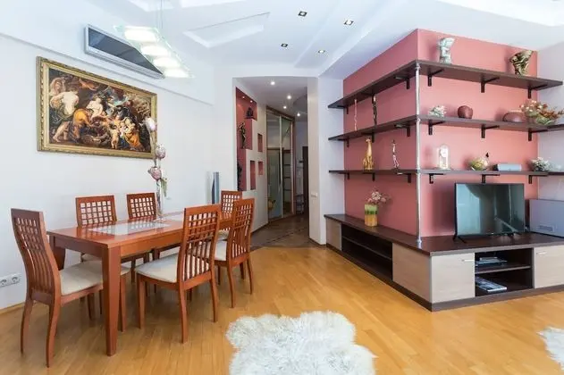 Premium Apart Daire, 2 Yatak Odası (Nezavisimosti 12)