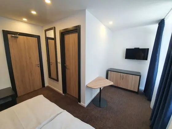 Business Tek Büyük Yataklı Oda