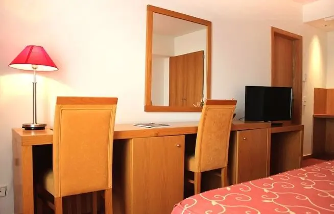 Superior Tek Büyük veya İki Ayrı Yataklı Oda