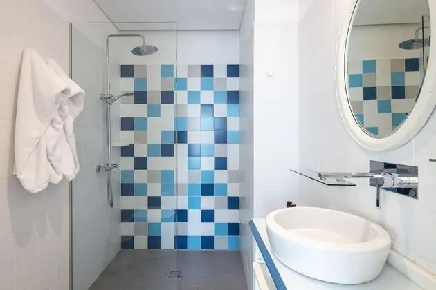 Deluxe Tek Büyük veya İki Ayrı Yataklı Oda, 1 Yatak Odası, Balkon, Avlu Manzaralı