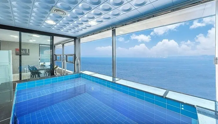 Royal Pool Villa C201