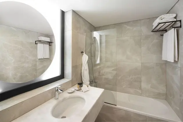 Deluxe Tek Büyük veya İki Ayrı Yataklı Oda, Şehir Manzaralı (High Floor View)