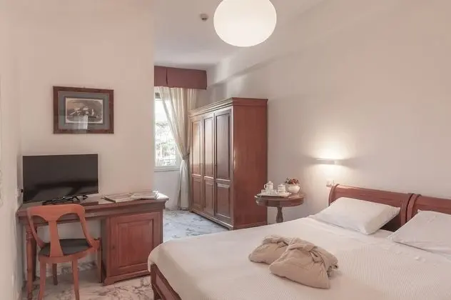 Basic Tek Büyük Yataklı Oda