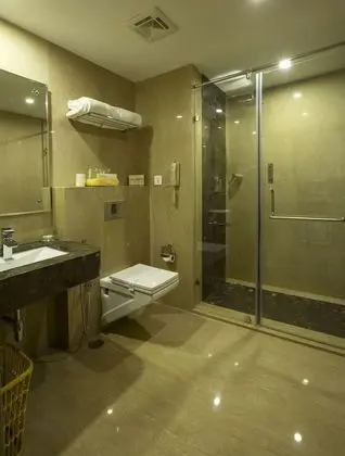 İki Ayrı Yataklı Oda, Sigara İçilebilir, Şehir Manzaralı