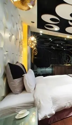 Deluxe Tek Büyük Yataklı Oda (Check in after 21:00 on Fri. and Sat.)