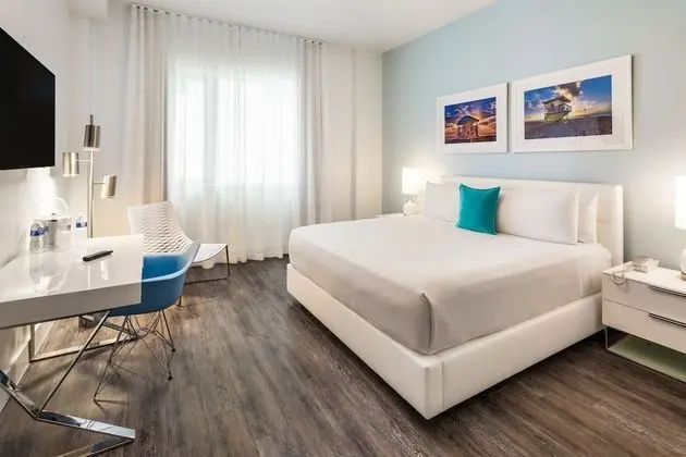 Deluxe Villa Room 1 King Bed