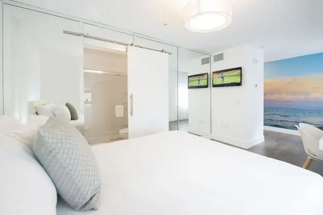 Deluxe Villa Room 1 King Bed