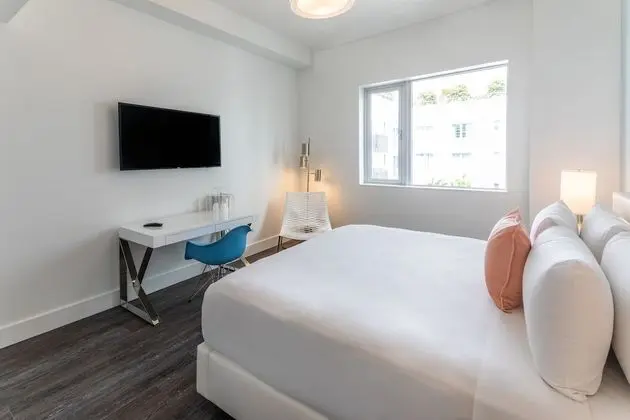 Deluxe Villa Room 1 King Bed
