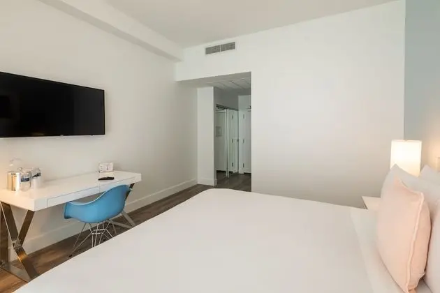 Deluxe Villa Room 1 King Bed
