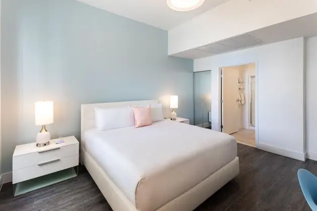Deluxe Villa Room 1 King Bed