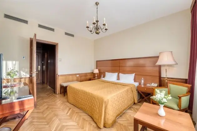 Standard Tek Büyük Yataklı Oda