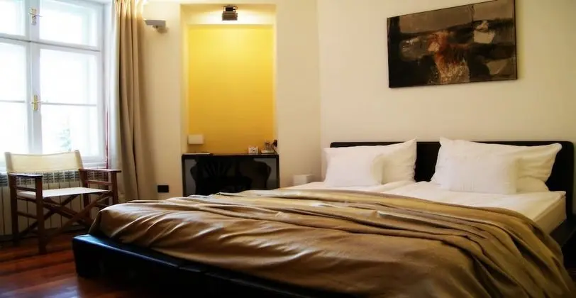 Classic Tek Büyük Yataklı Oda