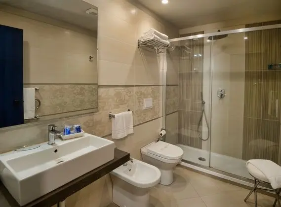 Deluxe Tek Büyük veya İki Ayrı Yataklı Oda, Balkon
