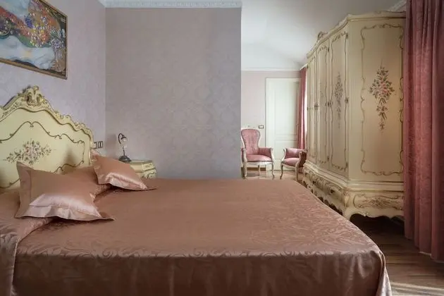 Royal Tek Büyük veya İki Ayrı Yataklı Oda