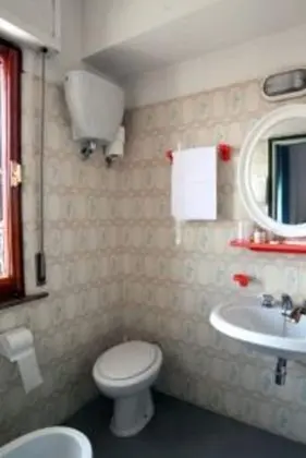 Economy Tek Büyük veya İki Ayrı Yataklı Oda