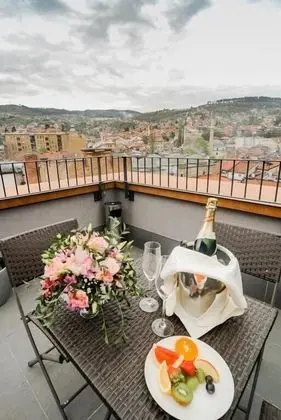 Deluxe Büyük Yataklı Tek Kişilik Oda, 1 Çift Kişilik Yatak, Balkon, Şehir Manzaralı