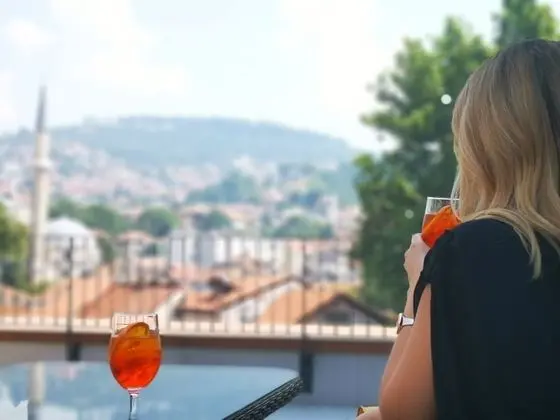 Deluxe Büyük Yataklı Tek Kişilik Oda, 1 Çift Kişilik Yatak, Balkon, Şehir Manzaralı