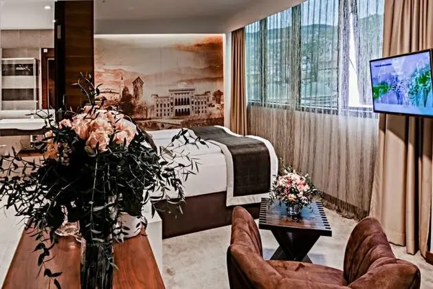 Deluxe Tek Büyük Yataklı Oda, 1 Çift Kişilik Yatak, Balkon, Şehir Manzaralı
