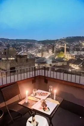Deluxe Tek Büyük Yataklı Oda, 1 Çift Kişilik Yatak, Balkon, Şehir Manzaralı