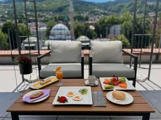 Deluxe Tek Büyük Yataklı Oda, 1 Çift Kişilik Yatak, Balkon, Şehir Manzaralı