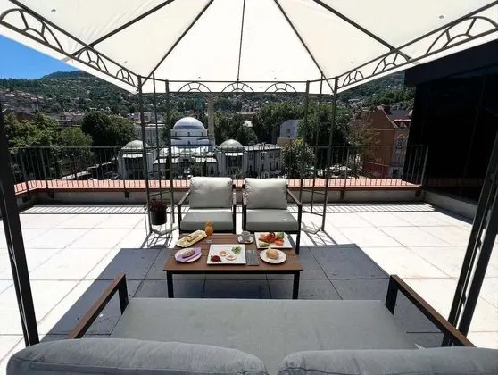 Deluxe Tek Büyük Yataklı Oda, 1 Çift Kişilik Yatak, Balkon, Şehir Manzaralı