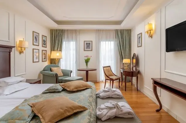 Deluxe Tek Büyük veya İki Ayrı Yataklı Oda, Balkon
