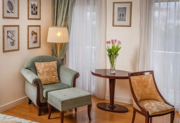 Deluxe Tek Büyük veya İki Ayrı Yataklı Oda, Balkon