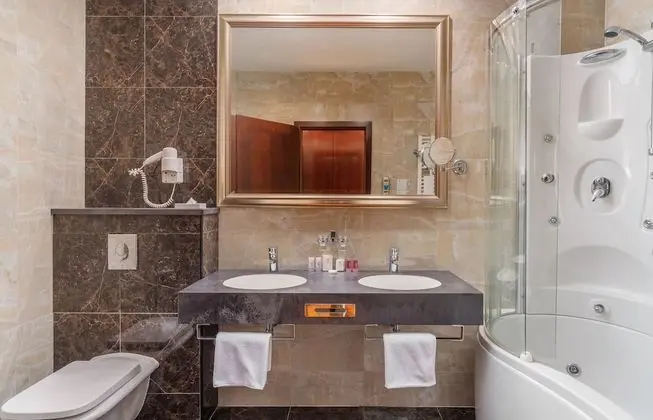 Deluxe Tek Büyük veya İki Ayrı Yataklı Oda, Balkon