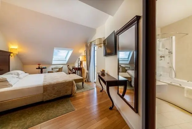 Standard Tek Büyük veya İki Ayrı Yataklı Oda