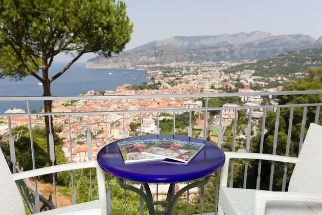 Superior Tek Büyük veya İki Ayrı Yataklı Oda, Balkon, Deniz Manzaralı