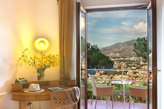 Superior Tek Büyük veya İki Ayrı Yataklı Oda, Balkon, Deniz Manzaralı