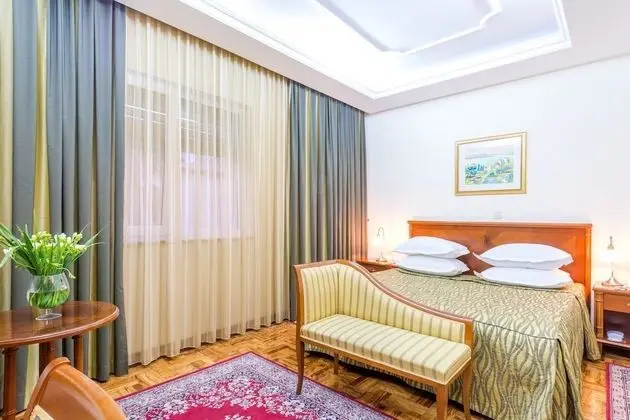 Deluxe Tek Büyük veya İki Ayrı Yataklı Oda