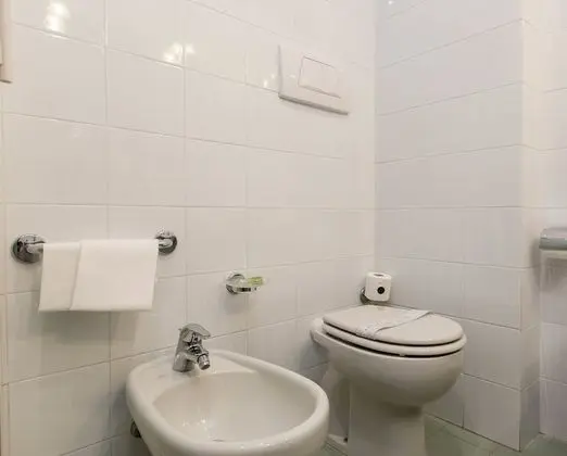 Classic Tek Büyük Yataklı Oda, Balkon, Kısmi Deniz Manzaralı