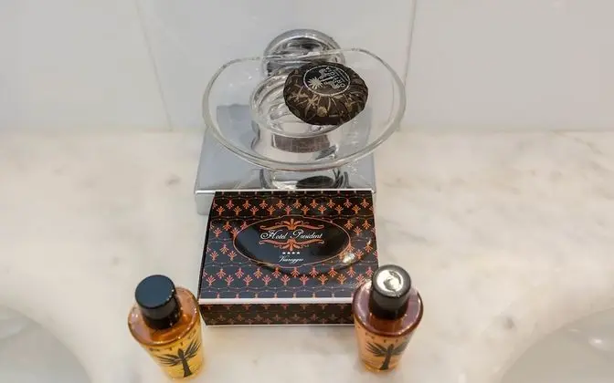 Classic Tek Büyük Yataklı Oda, Balkon, Kısmi Deniz Manzaralı