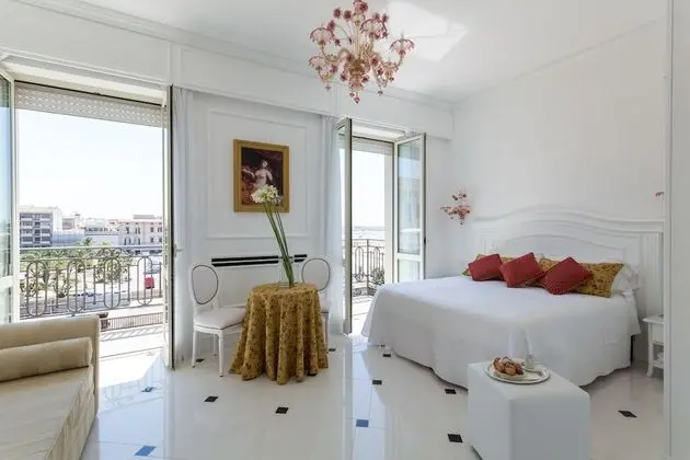 Exclusive Tek Büyük Yataklı Oda, Balkon, Kısmi Deniz Manzaralı