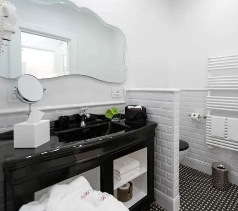 Exclusive Tek Büyük Yataklı Oda, Balkon, Kısmi Deniz Manzaralı