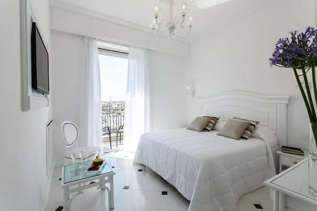 Tek Büyük Yataklı Oda, Balkon, Kısmi Deniz Manzaralı (Prestige)