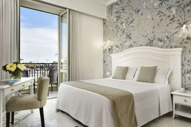 Tek Büyük Yataklı Oda, Balkon, Kısmi Deniz Manzaralı (Prestige)