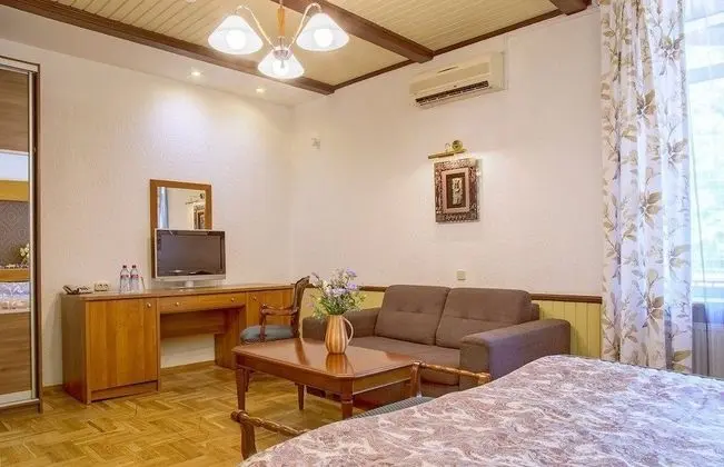 Family Tek Büyük Yataklı Oda
