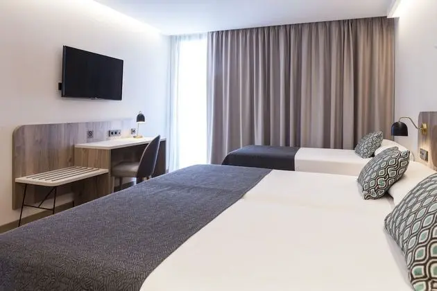 Standard Üç Kişilik Oda, Balkon, Şehir Manzaralı