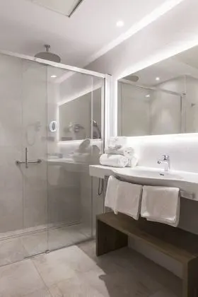 Standard Üç Kişilik Oda, Balkon, Şehir Manzaralı