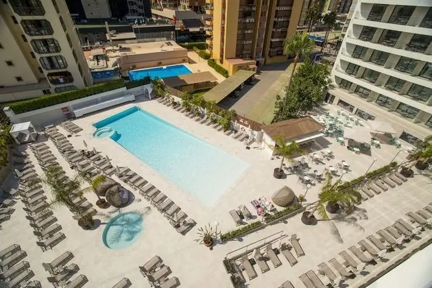 Tek Kişilik Oda, Balkon, Havuz Manzaralı